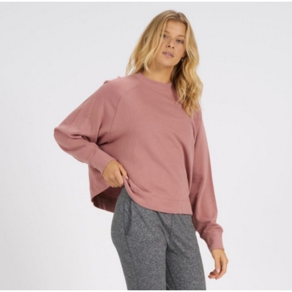 Vuori Restore Crew Sweatshirt Medium Rose Pink Organic Cotton Raglan VW242